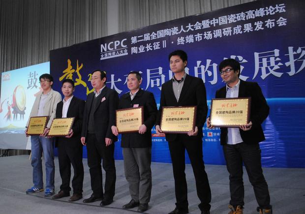 ͼ3���й�ʮ�����ֶĲ�����ַ�մ��ٻ����½���Ʒ��20ǿ���ƺ���������ͼΪ�й�ʮ�����ֶĲ�����ַƷ�ƴ��������ģ��ڽ��ܰ佱�龰